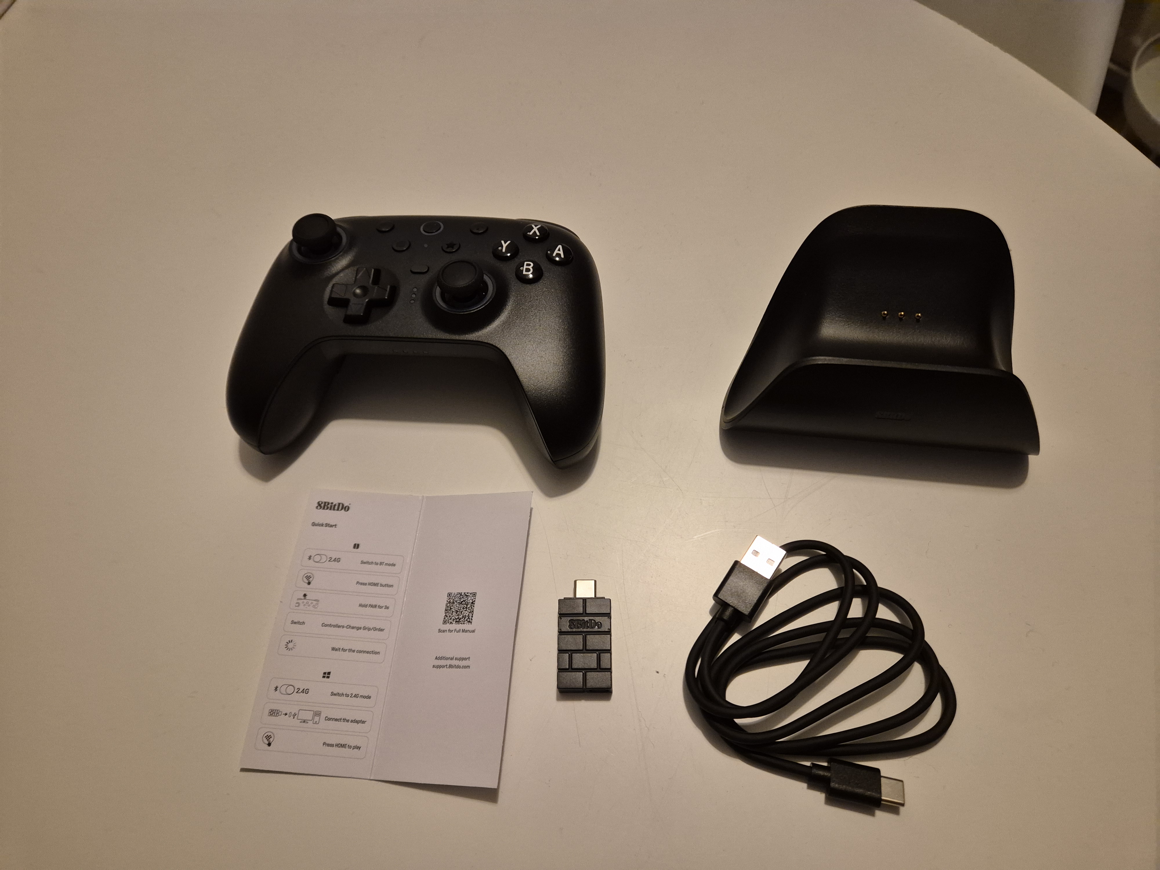 8BitDo Ultimate 2 Bluetooth Controller – kaikki mukana tulevat