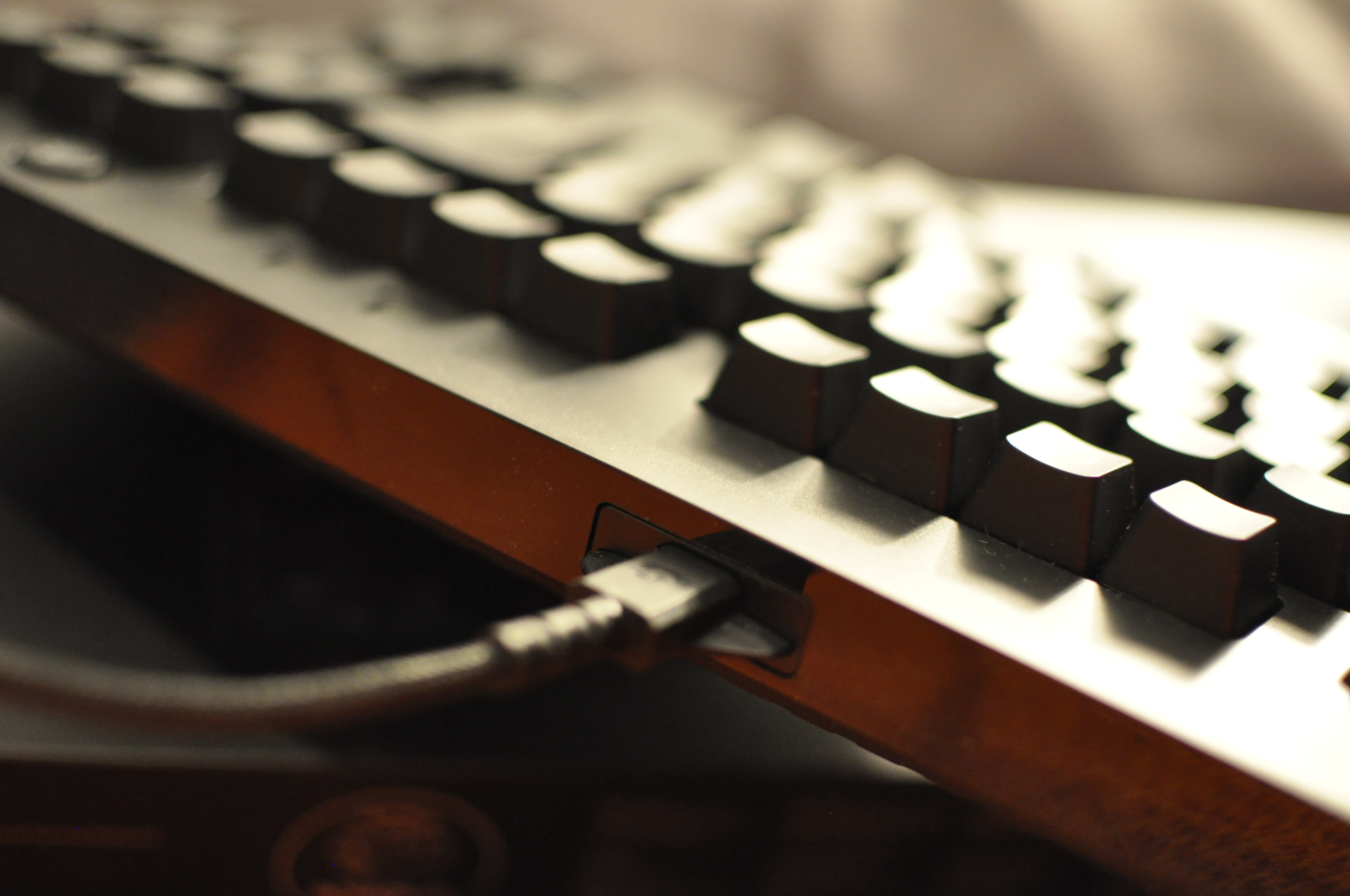 logitech g pro näppäimistö liitin