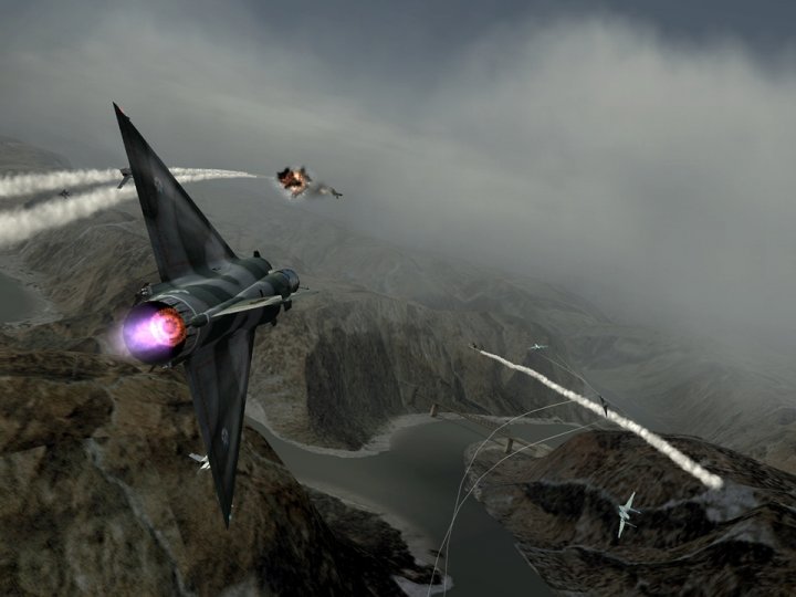 Ace Combat 5 kauppoihin Jenkeissä