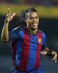 Rooney ja Ronaldinho FIFA 06:n kanteen