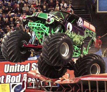 Monster Jam rymistelee stadioneilta kaduille